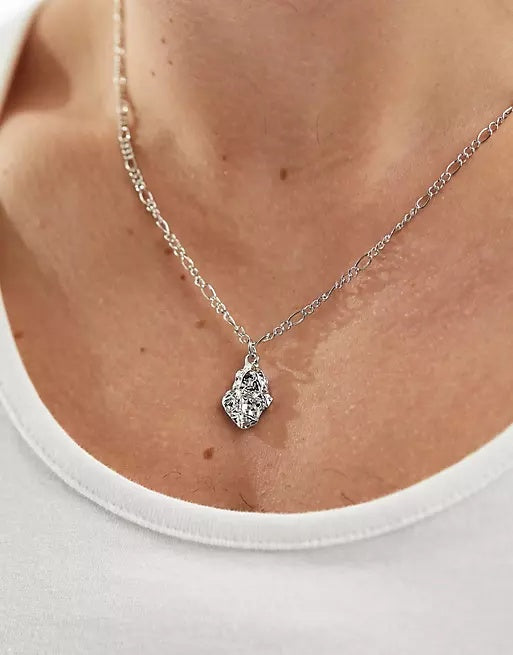 Hammered Pendant Necklace In Silver