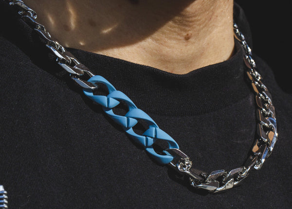 Chunky Neckchain in Silver with Blue Rubber Links