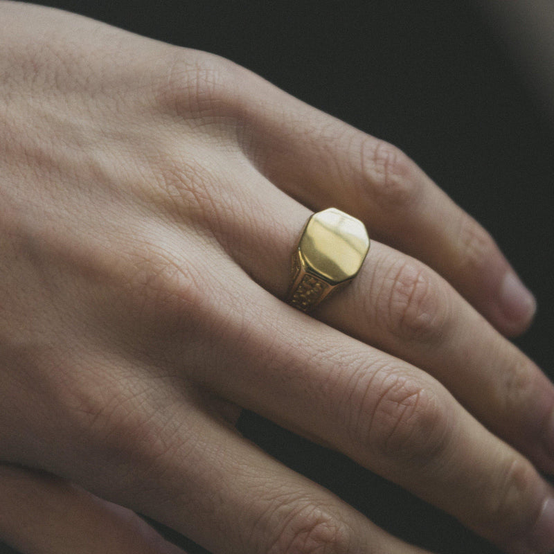 Signet Ring with Engraved Details in Gold stainless steel
