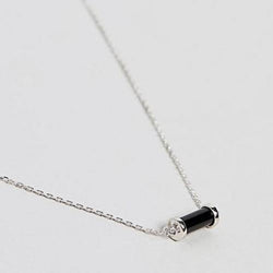 Short Necklace With Black Charm In 𝙎𝙩𝙚𝙧𝙡𝙞𝙣𝙜 𝙎𝙞𝙡𝙫𝙚𝙧