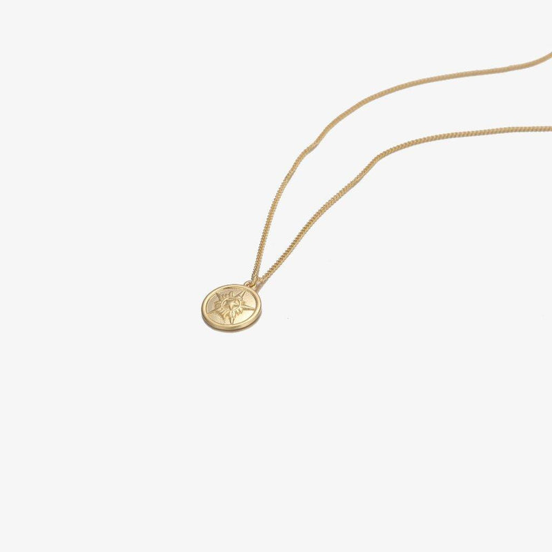 Circle Charm Necklace With Gold Plating In 𝙎𝙩𝙚𝙧𝙡𝙞𝙣𝙜 𝙎𝙞𝙡𝙫𝙚𝙧