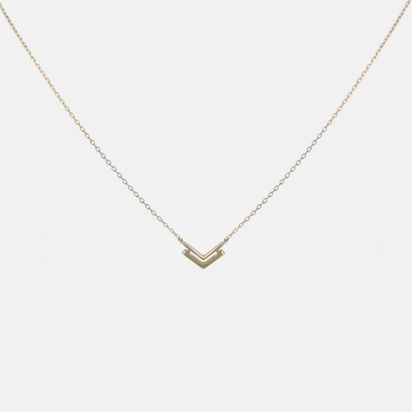 Arrow Necklace in Sterling Silver with 𝙂𝙤𝙡𝙙 𝙋𝙡𝙖𝙩𝙞𝙣𝙜