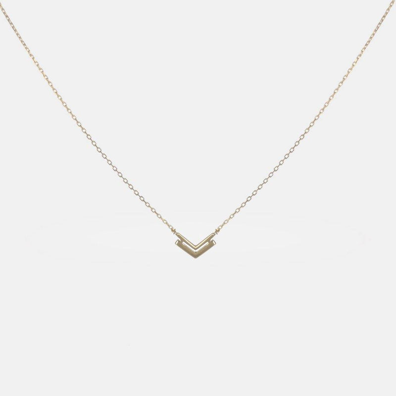 Arrow Necklace in Sterling Silver with 𝙂𝙤𝙡𝙙 𝙋𝙡𝙖𝙩𝙞𝙣𝙜